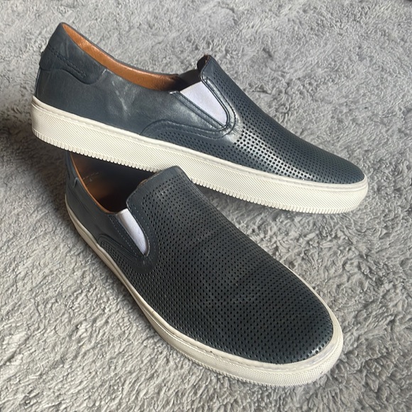 10.5 Frye slip on loafers - Picture 2 of 9